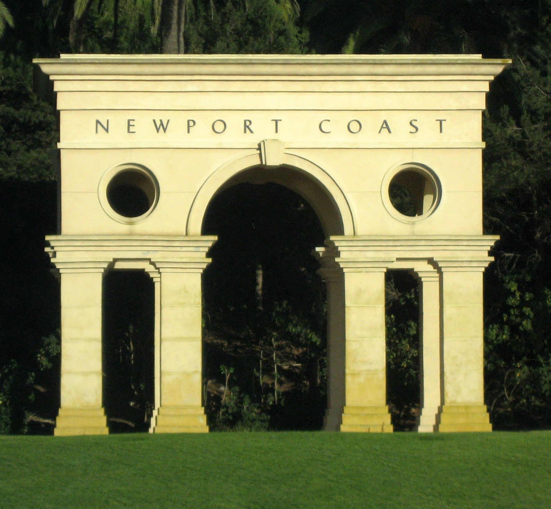 The arched Newport Coast entrance monument — Mr_Newport